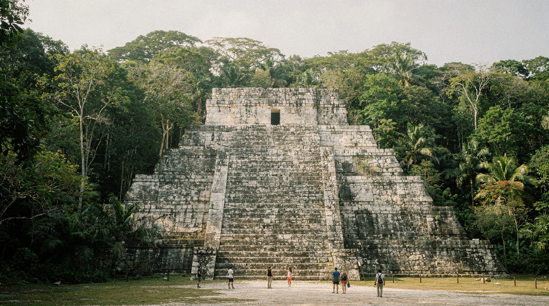 Guide des ruines de Cobá : la haute pyramide dans la jungle
